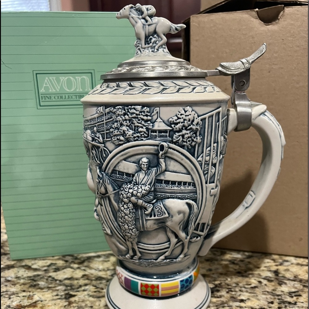 AVON WINNERS CIRCLE STEIN - GREAT DOGS OF THE OUTDOORS STEIN - NEW IN BOX 1992